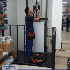 علائم خرابی بالابر هیدرولیکی و زمان تماس با تعمیرکار